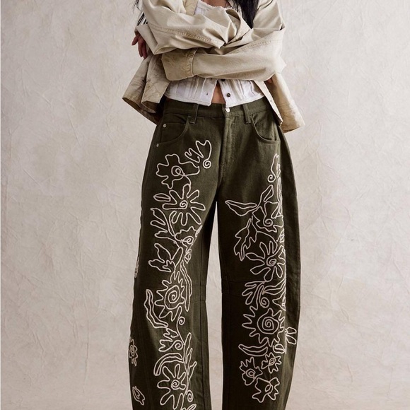 boutique Denim - Embroidered barrel jeans